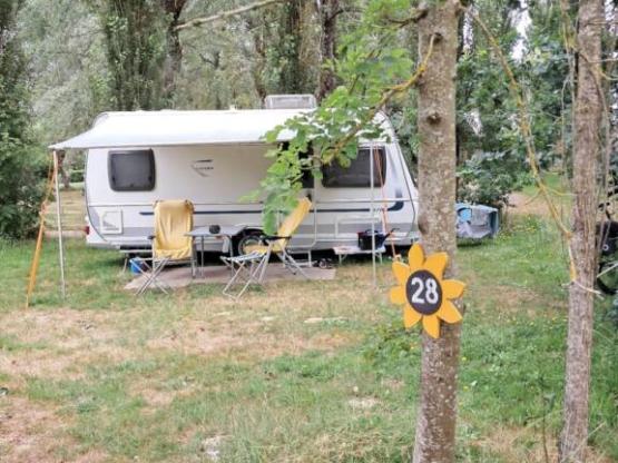 Emplacement caravane ou camping-car avec électricité