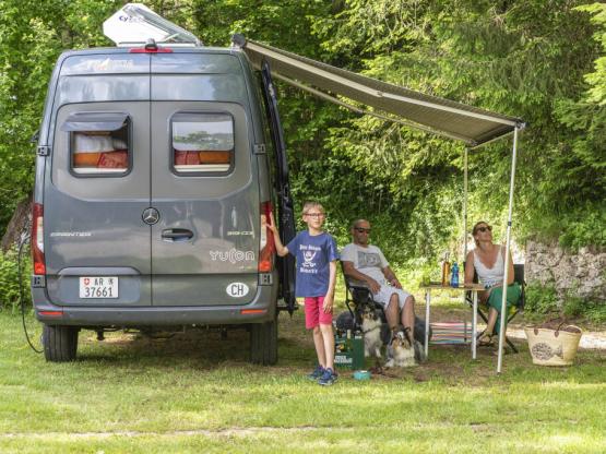 Forfait FAMILLE (2 adultes + 2 enfants (-12 ans) SANS ELEC + caravane/tente/camping-car + voiture)