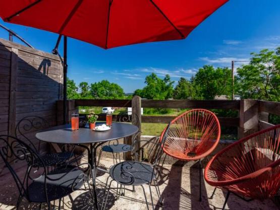 F1D - Cottage with terrace