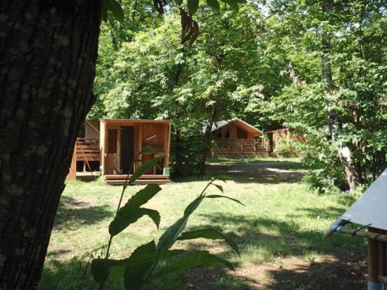 Emplacement Confort avec sanitaire individuel + électricité