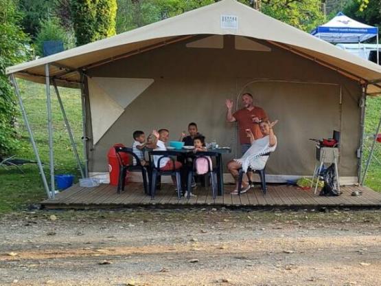 Tente Trappeur 20 m² / 2 chambres - sans sanitaire privatif + terrasse couverte 12 m² -