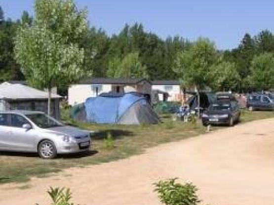 Stellplatz Confort (Zelt, Wohnwagen, Wohnmobil / 1 Auto / Strom 10A)