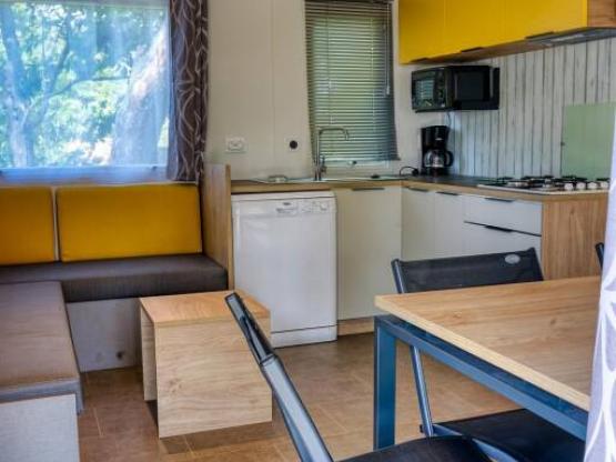 Mobilhome BALNEO (climatisation + tv + lave-vaisselle + Bain à remous) 6