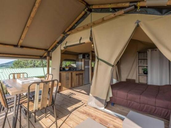Lodge op palen Confort River Side 34m² 2 slaapkamers + overdekt terras op palen