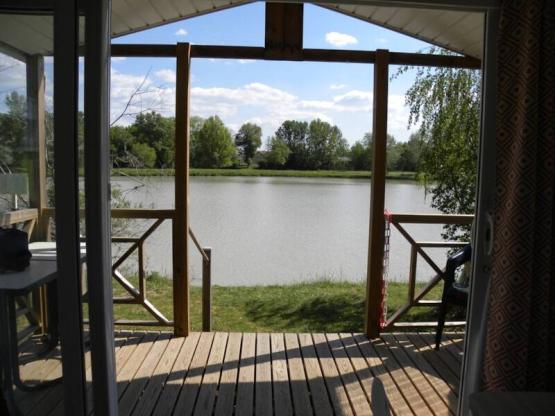 Mobil-home LE LAC 33m2 / 2 chambres - terrasse en pignon face étang  4 pers. Climatisation