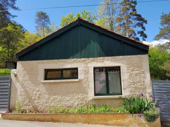 Gîte 9 personnes avec télévision, 2 chambres, terrasse, jardin privatif clôturé