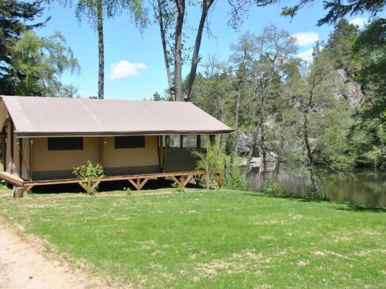 Tente SAFARI TRAPPEUR Confort 35 m² (2 chambres) + terrasse couverte sans sanitaire