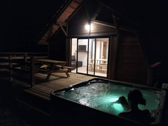 Chalet Spa avec jacuzzi privatif + kit bébé inclus