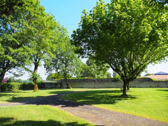 Forfait emplacement + 1 véhicule + 1 tente ou 1 camping-car ou 1 caravane