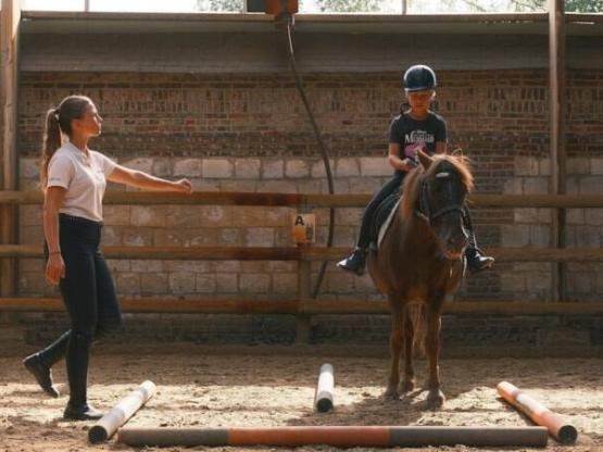 Stage Poney (6-9 ans) - Semaine Complète - Débutant au Galop 2 -