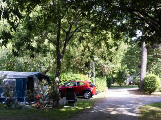 Forfait emplacement + voiture + 2 pers. + électricité 10Amp