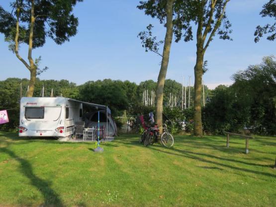 Forfait Confort Canal (1 Tente ou 1 Caravane + 1 voiture ou 1 Camping-car / électricité 10A)