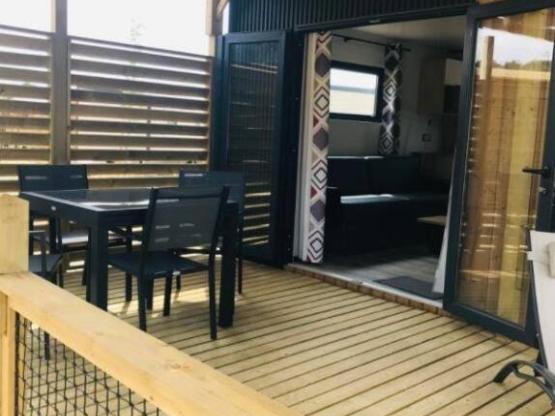 Mobil-home Premium 22 m² 1 chambre + terrasse 17m² + TV + LV + Climatisation + Plancha