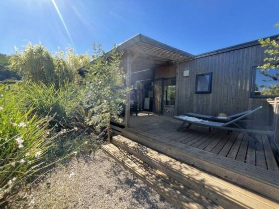 Mobil-home Premium 32 m² 3 chambres + terrasse 21m² + TV + LV + clim + plancha