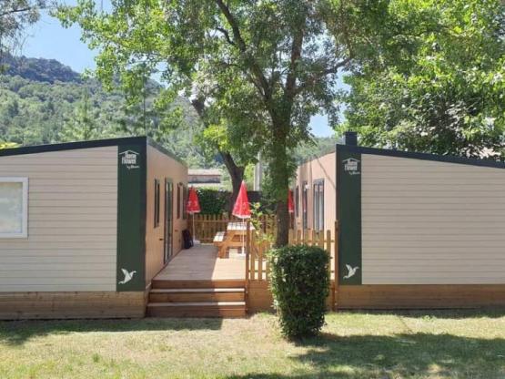 Stacaravan TRIBU Premium 62m² (5 slaapkamers + 2 badkamers) + terras 25m2+AIRCO+TV+DISHWASHER
