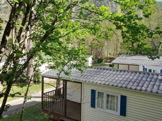 Mobilheim MEDITERRANEE Confort 26m2 (2 zimmer) + überdachte Terrasse 6,20m2+ airco + tv