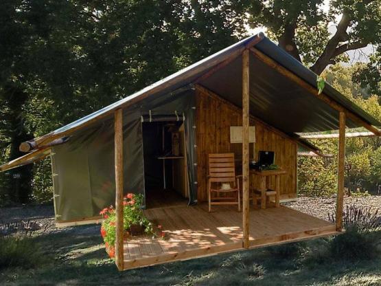 Canvas en houten hut Gezellige natuur