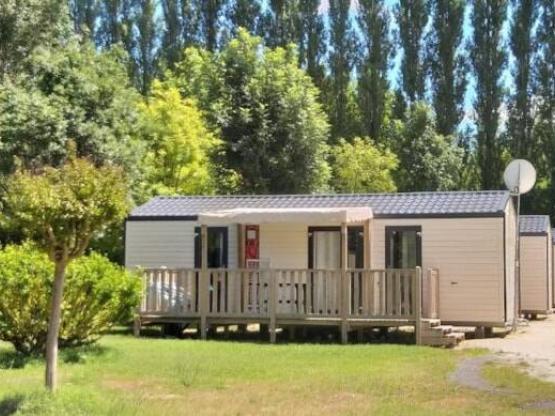 Mobil-home Nirvana Duo, 33m². 2 salles d'eau/terrasse semi couverte. Pas d'animaux.