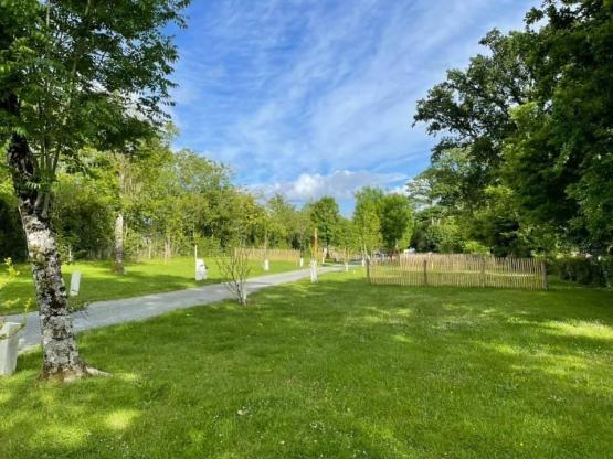 Stellplatz Komfort : Stellplatz + 1 Auto + Zelt , Wohnwagen oder Wohnmobil +  Strom