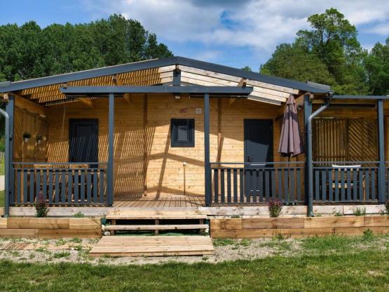 Chalet Confort 27m² 1 chambre - 2 salles de bain + Terrasse couverte + Clim + Plancha
