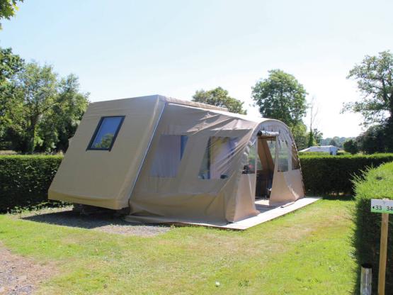 Coco Sweet 2 slaapkamers  - 16m² - XXL Vorzelt - Gein eigen sanitair