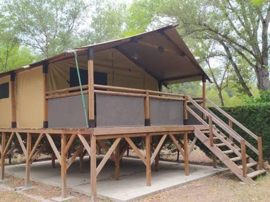 Lodge sur pilotis Confort 30m² (2 chambres) + terrasse couverte 10m² (sans sanitaires privés)