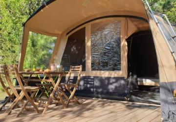 Flower Camping Les Rives de l'Aygues