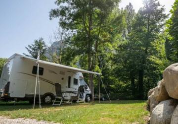 Camping des Grottes****