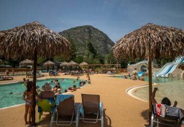 Camping des Grottes****