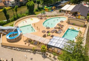 Camping des Grottes****