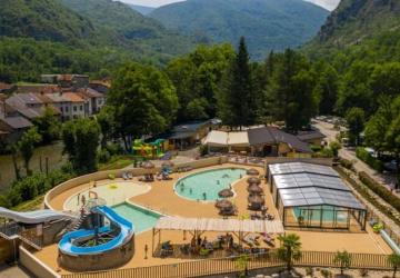 Camping des Grottes****