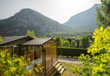 Camping des Grottes****
