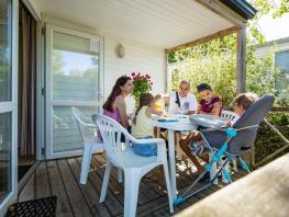 Mobil-home Cottage intégré 27.5m² (2 ch) (+ de 8ans) + terrasse intégrée + TV / Mercredi au Mercredi