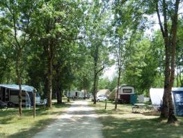 Emplacement Nature sans électricité (1 véhicule + 1 tente/caravane) ou 1 camping-car/van)