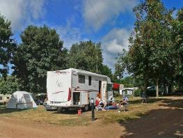 Forfait Privilège (1 tente, caravane ou camping-car / 1 voiture / électricité 10A) +  Vue sur l'étang