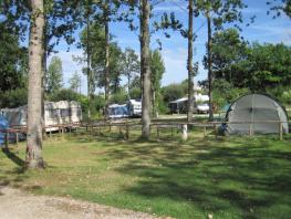 Forfait Privilège (1 tente, caravane ou camping-car / 1 voiture / électricité 16A) grand emplacement