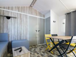 Mobil-home BAHIA 27m² bardage bois - 2 chambres (modèle NEUF) avec terrasse bois couverte